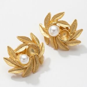 Vintage 1970s Avon Evening Creation Leaf Pearl Clip-On Earrings Signed